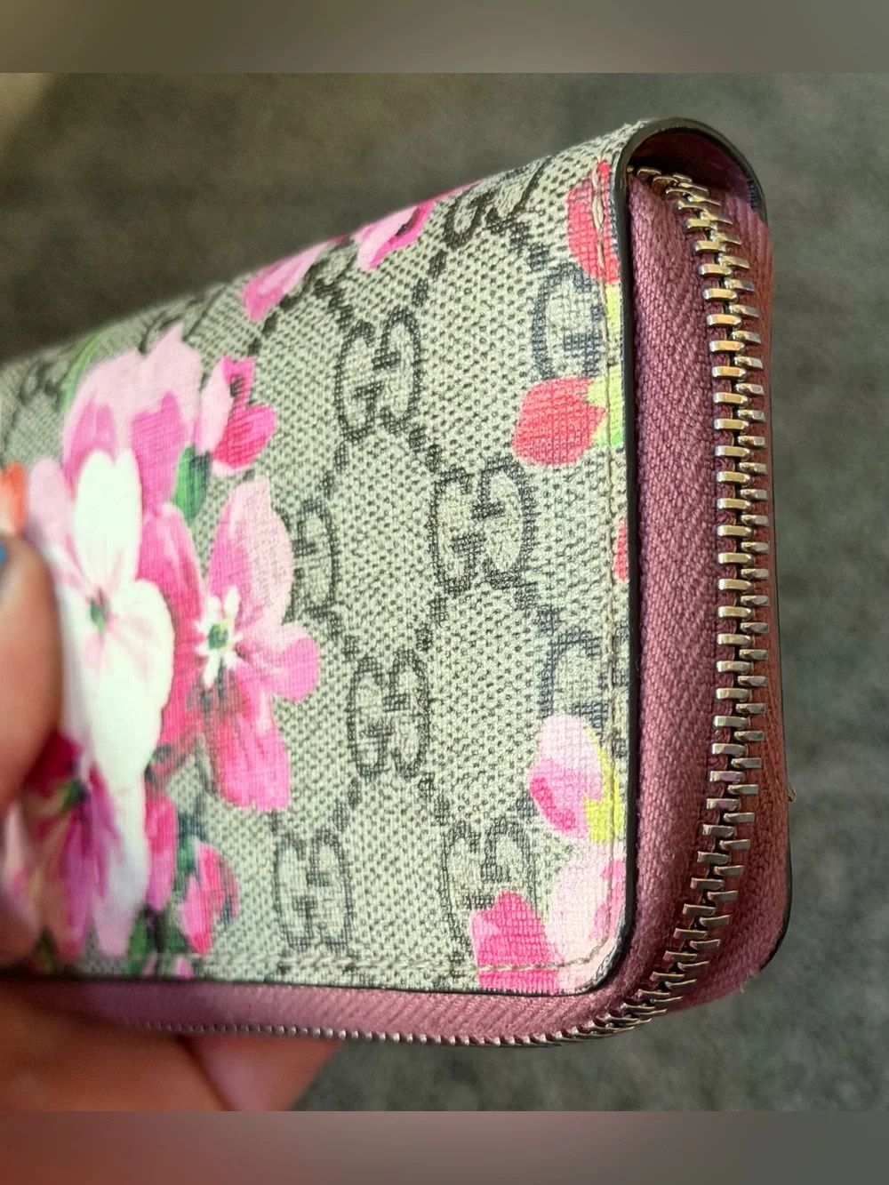 Gucci blooms zip around card case